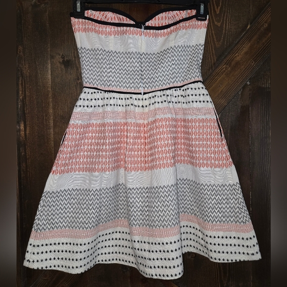 Strapless Patterned Dress - Picture 4 of 4